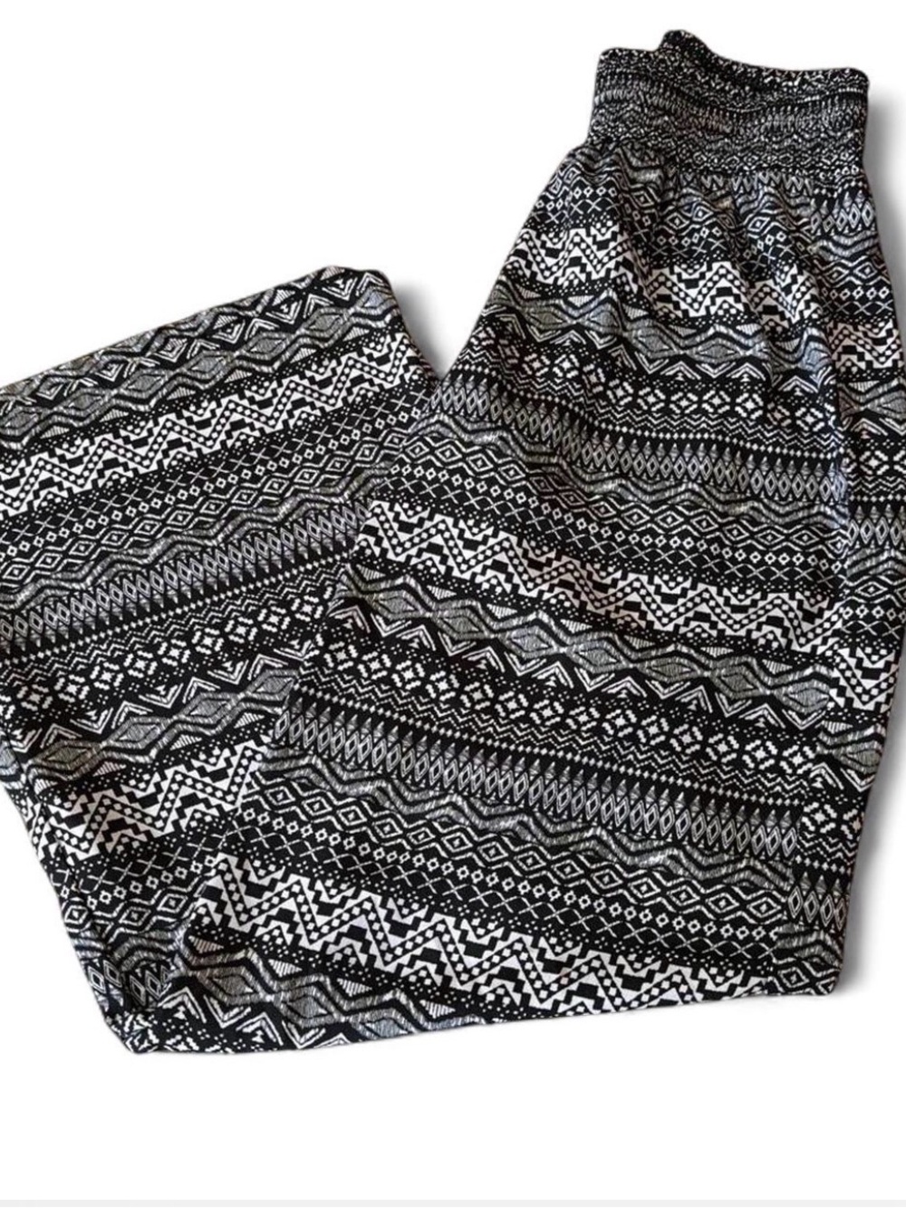 Women’s boho palooza pants by Joe Benbasset. Black and white print. Size large.